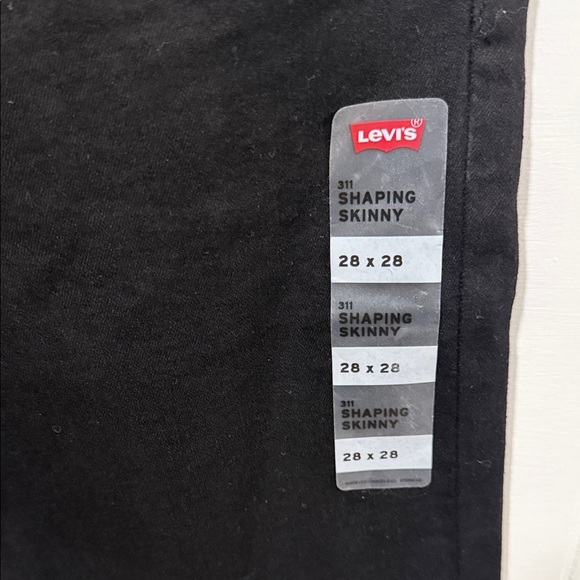 Levi's Women's Classic Black Skinny Jeans - Picture 3 of 5
